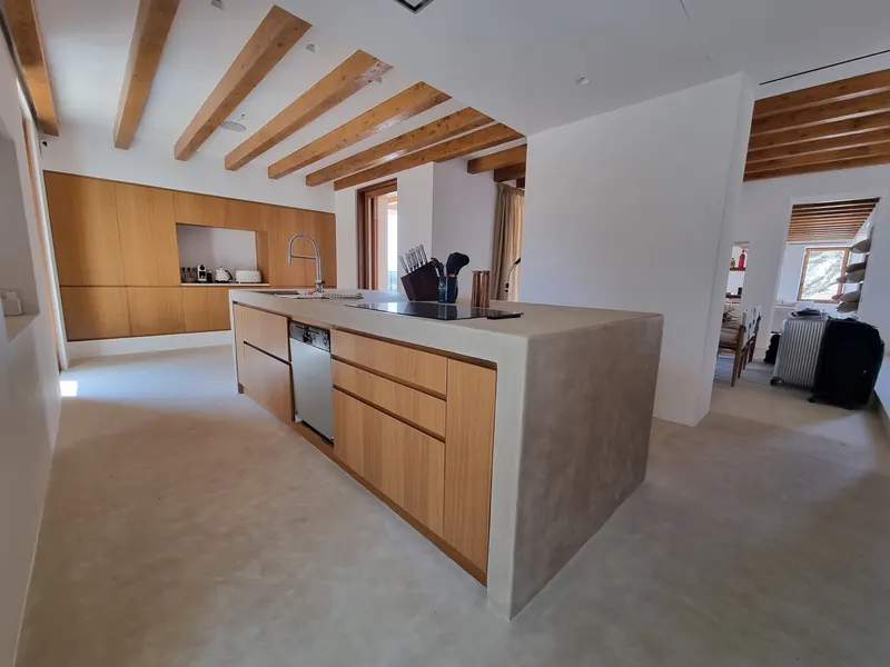 3 Mares: interior cocina salón