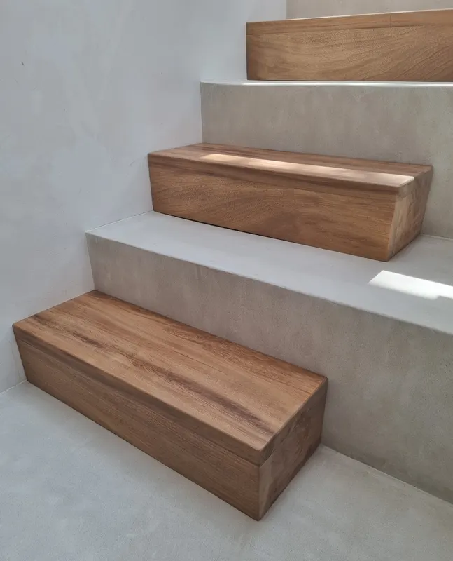 3 Mares: interior detalle escalera
