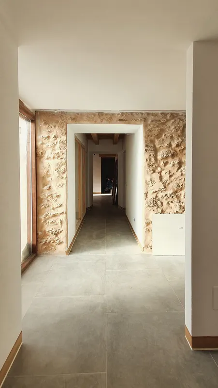 Cas Carter: interior pasillo