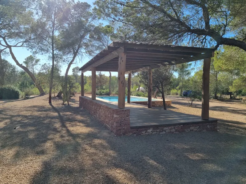 Piscina Casa Cigala: pérgola