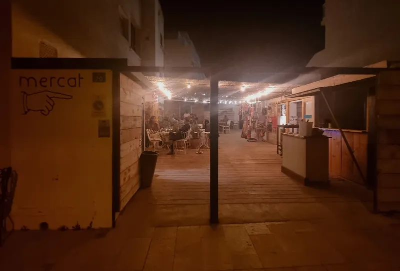 Mercat San Farra: entrada noche