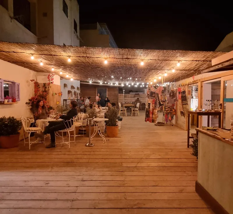 Mercat San Farra: patio noche